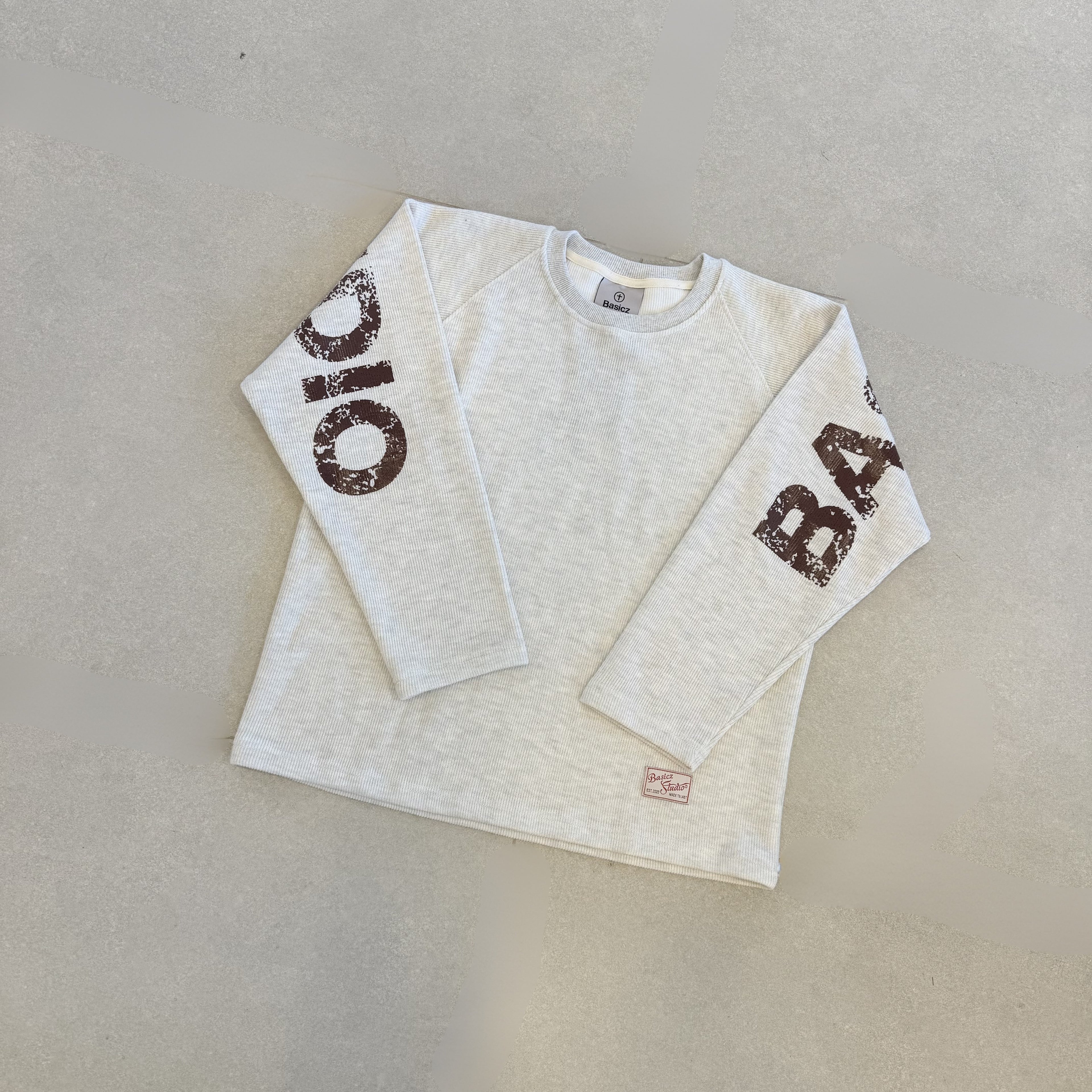NEW ERA LONG SLEEVES BROWN PRINT