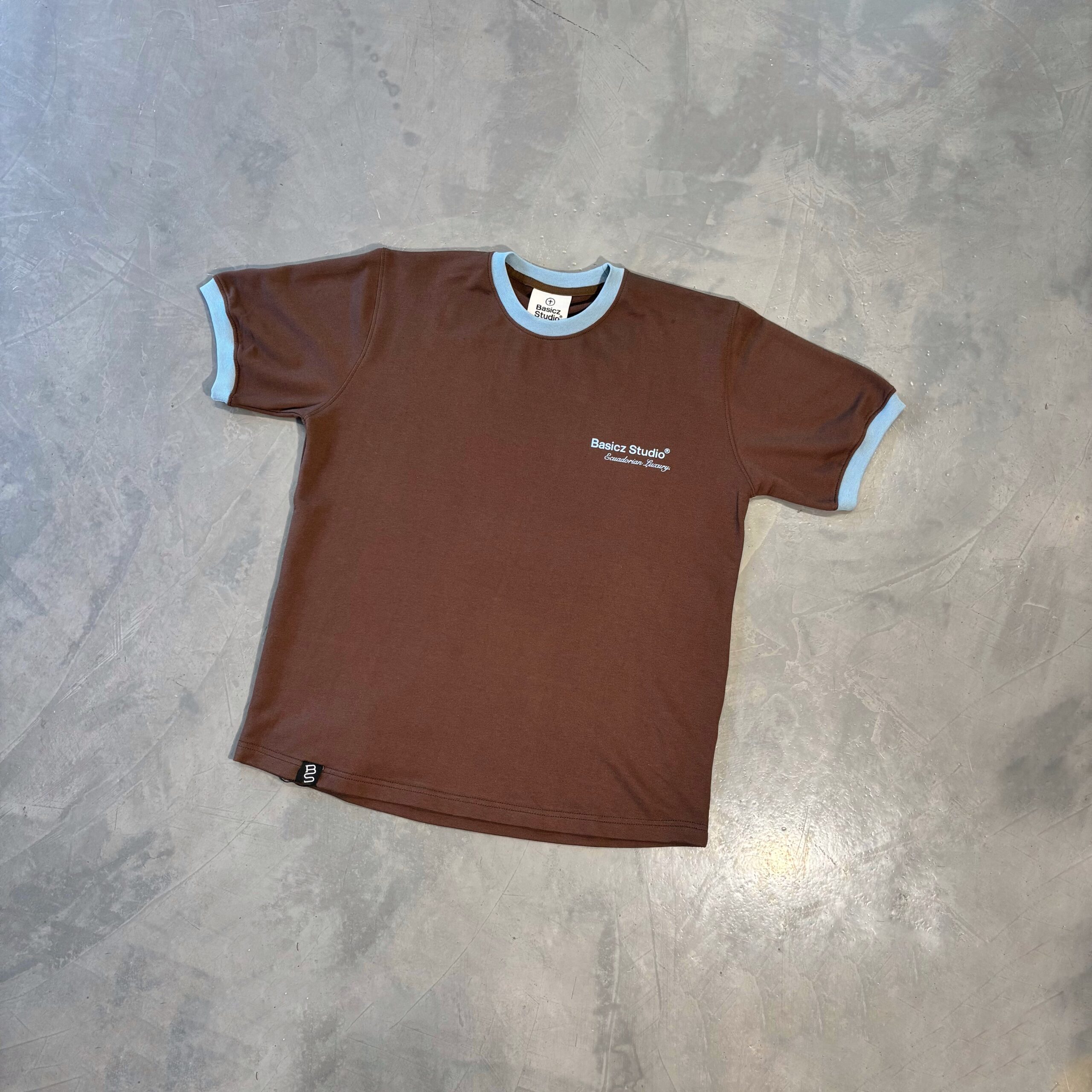 SIGNATURE OVERSIZED TEE CHOCOLATE - Imagen 2