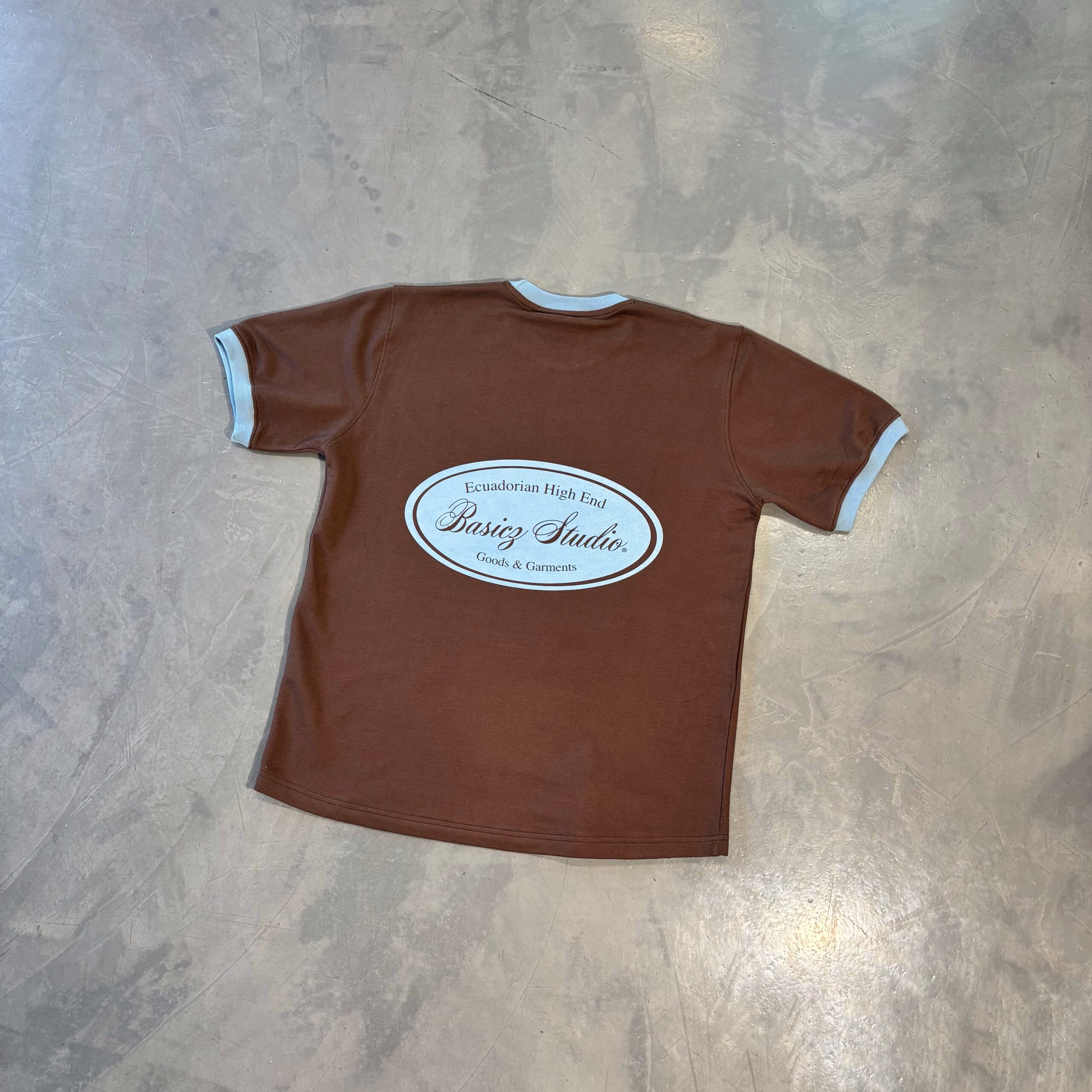 SIGNATURE OVERSIZED TEE CHOCOLATE